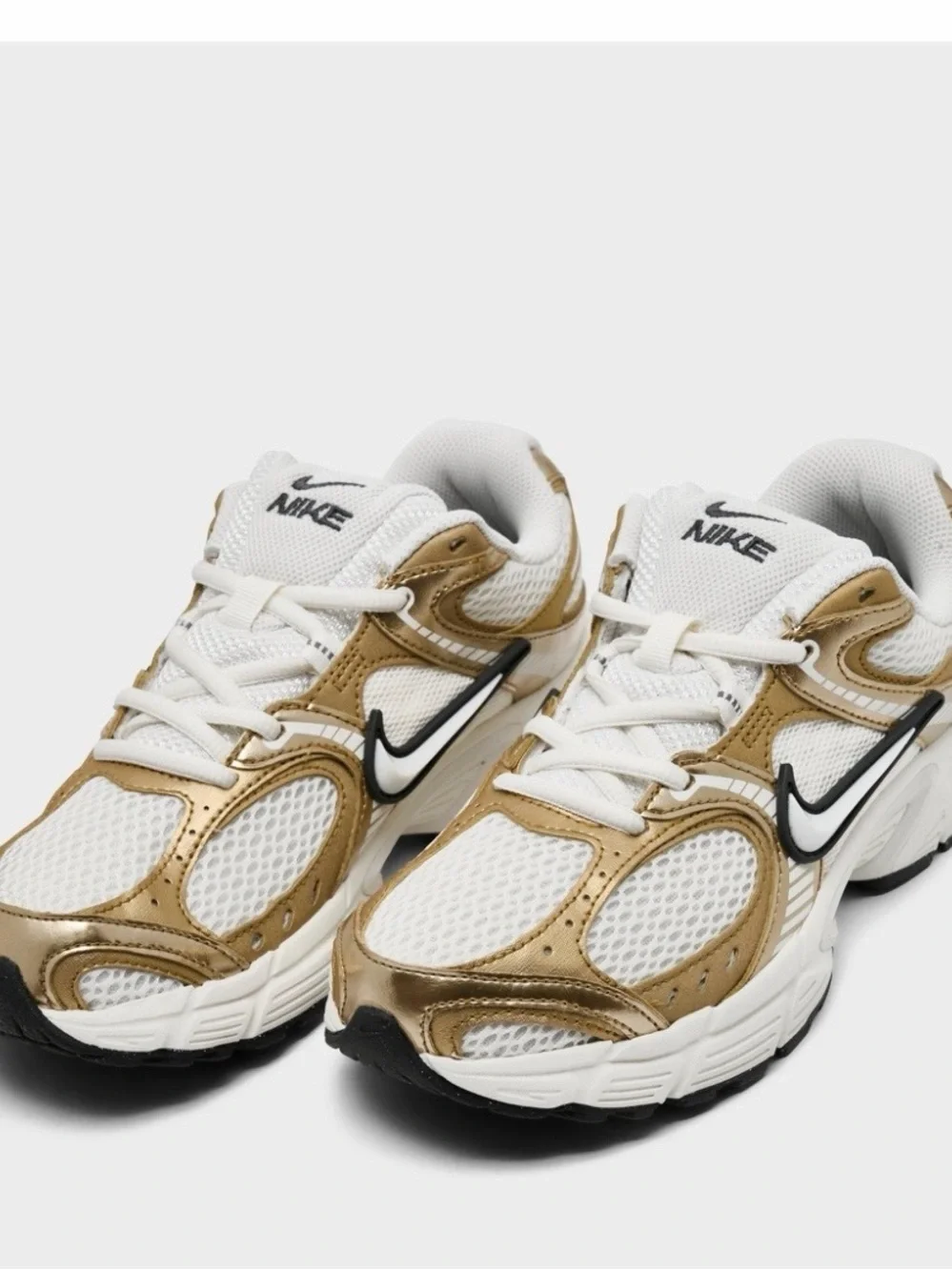 Nike women’s V5 RNR Casual Shoes